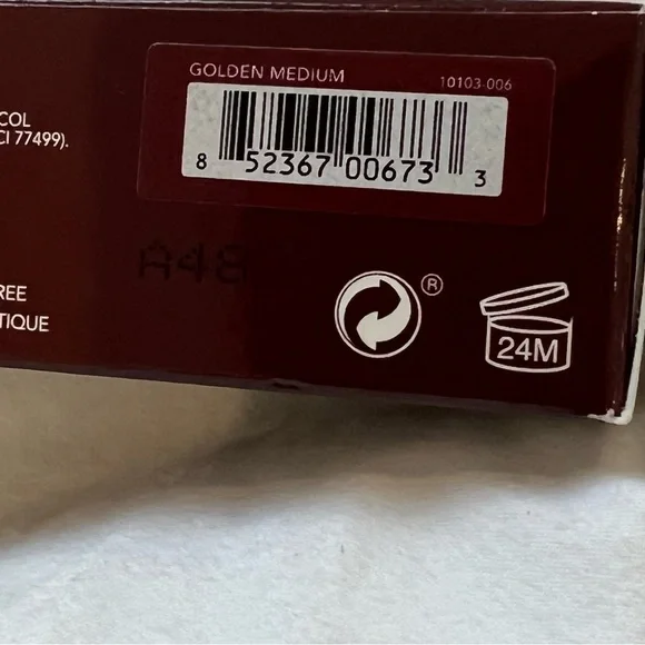 WANDER BEAUTY Flash Focus Hydrating Foundation Stick Golden Medium - Picture 6 of 7